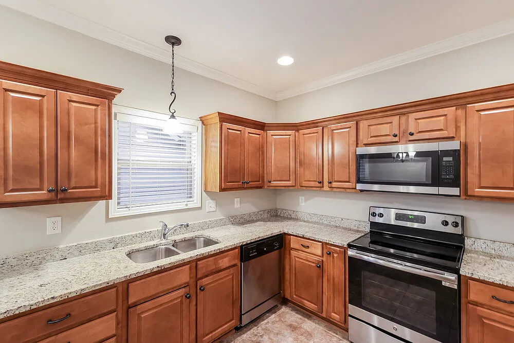 3 bed, 2.0 bath, 1658 sqft, $1,745 — Photo 4