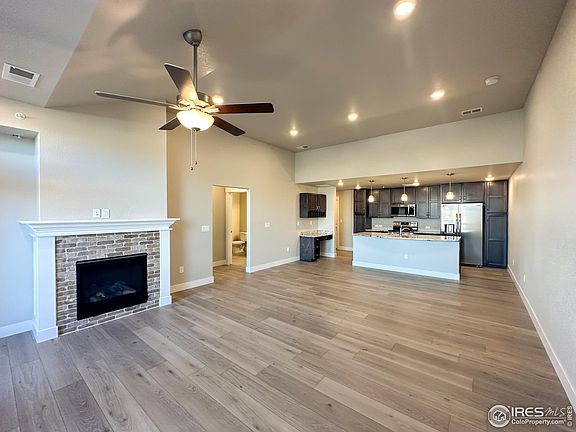 4th image of 827 Schlagel St #10