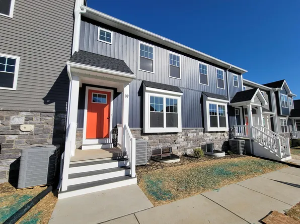19 Pacific Blvd, Ephrata, PA 17522