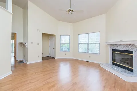 3 bed, 1246 sqft, $1,700 — Photo 2