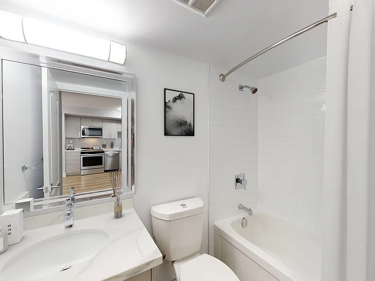 525 Richmond Street — Photo 8