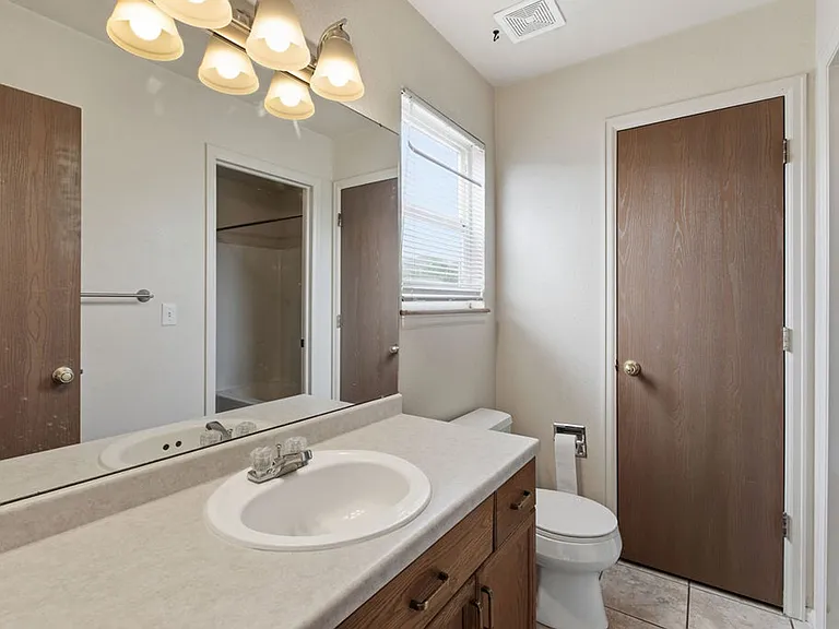 432 Sundance Cir N — Photo 17