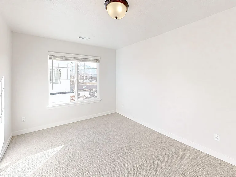 318 W 2280 S — Photo 5