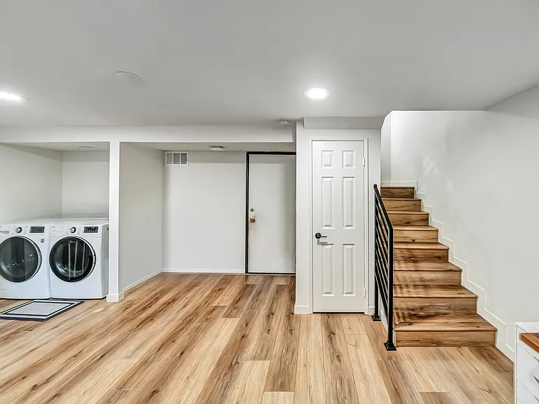 10231 Independence Ave — Photo 41