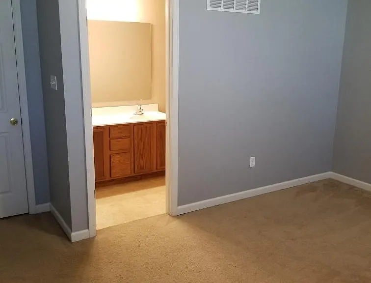 633 Hunt Run Dr — Photo 4