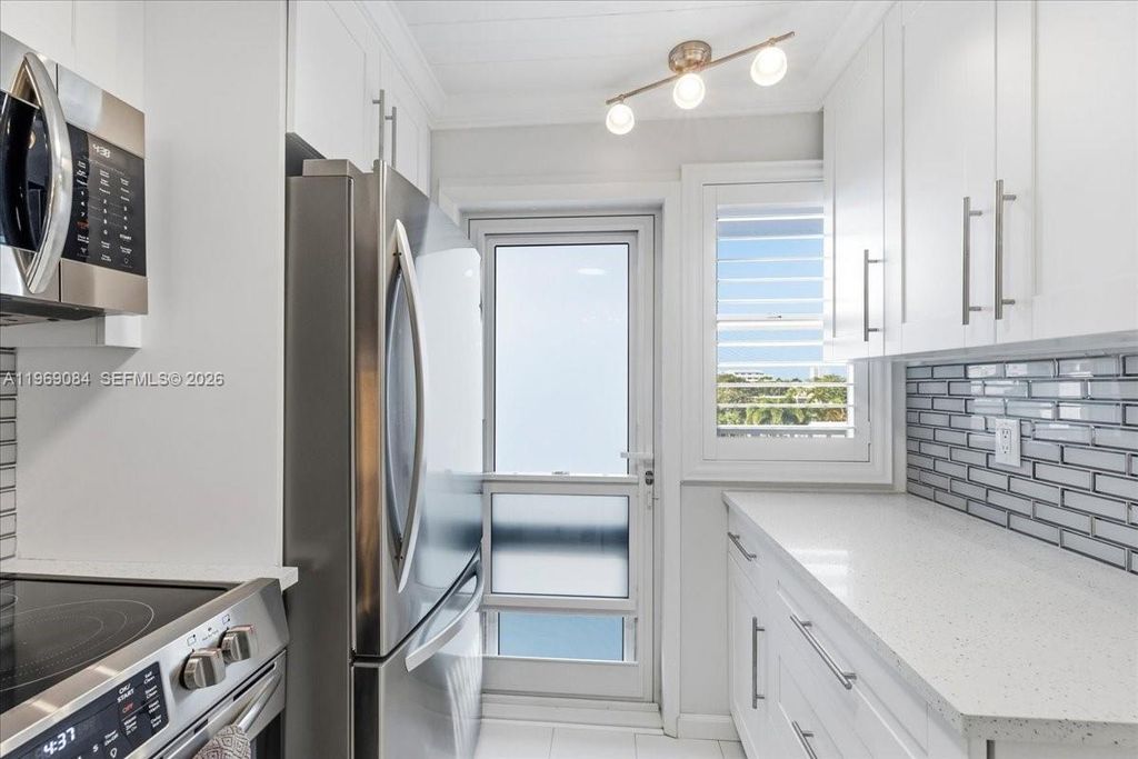 Apartment in Pompano Beach - More