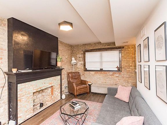 3rd image of 2317 W Foster Ave #1S