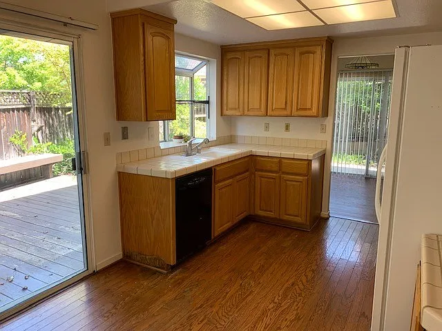 Beautiful Kottinger Ranch Home In Pleasanton in a nice and quiet neighborhood — Photo 2