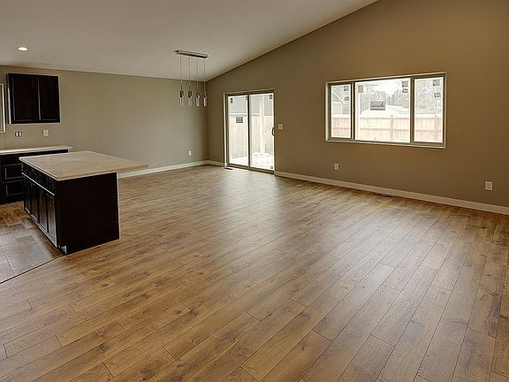 4th image of 19025 E Sprague Ave