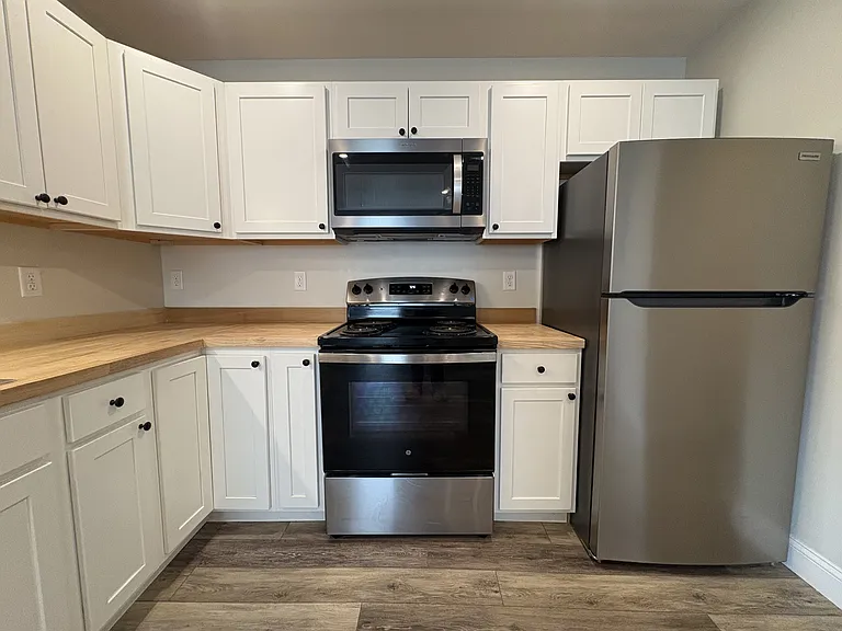 37 Cottage St #E — Photo 4