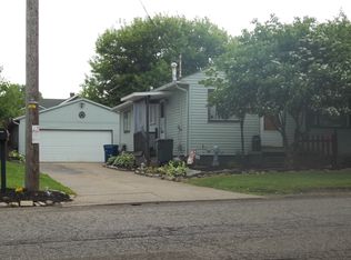 699 Newton St, Barberton, OH 44203