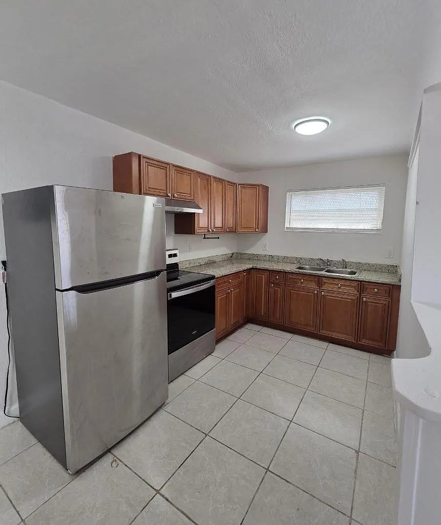 3 bed, 2.0 bath, 1400 sqft, $2,395 — Photo 1