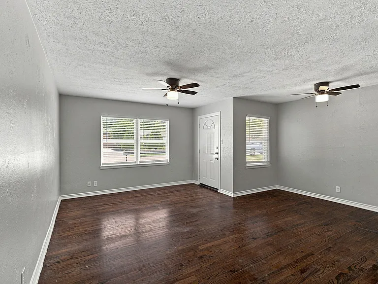 1005 Belvedere Dr — Photo 2