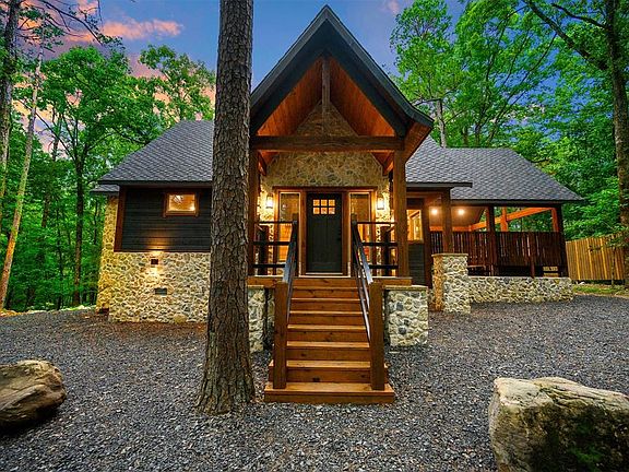 3rd image of 667 Chinook Rd