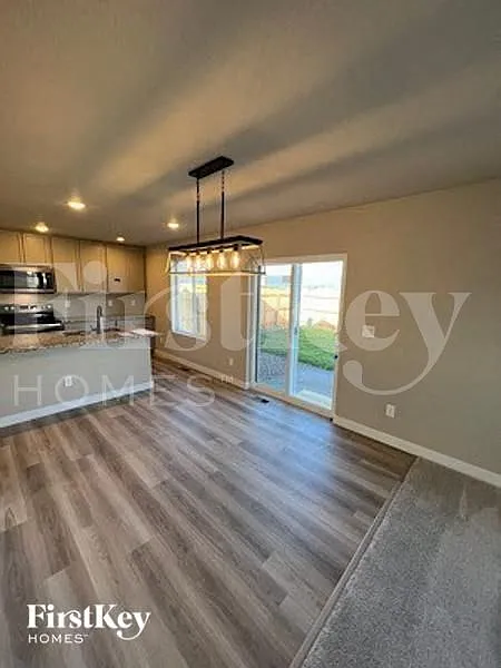 3 bed, 2.5 bath, 1562 sqft, $2,430 — Photo 3