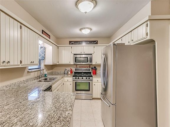 2nd image of 1009 Hunters Glen Cir