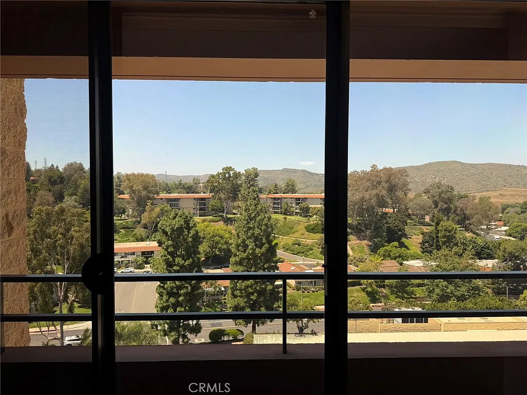 2 bed, 1100 sqft, $3,200 — Photo 2