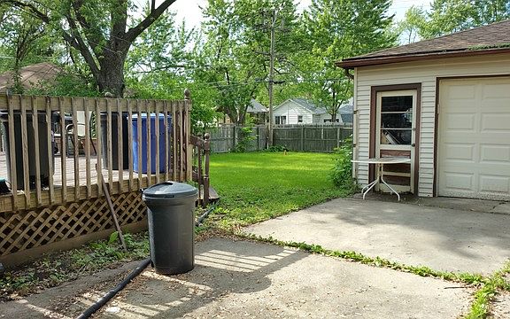 4th image of 1727 W Illinois Ave