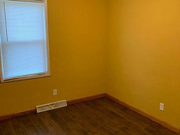 5th image of 732 N Middle St