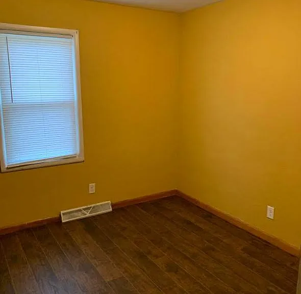 732 N Middle St — Photo 5