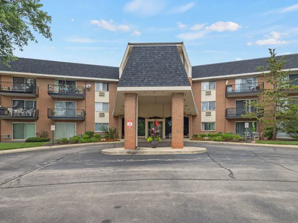 1198 Royal Glen Dr APT 221, Glen Ellyn, IL 60137