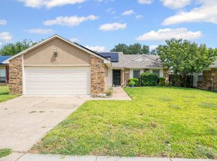 2121 Newbury Dr, Arlington, TX 76014