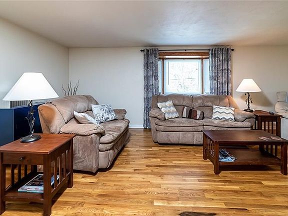 5th image of 51 Deerfield Dr