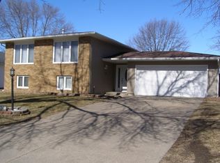 304 Hillside Dr, Park View, IA 52748