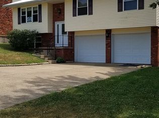 716 Fitzhugh St, Ravenswood, WV 26164