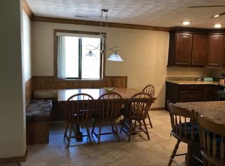 5429 Live Oak Dr, Smithton, IL 62285