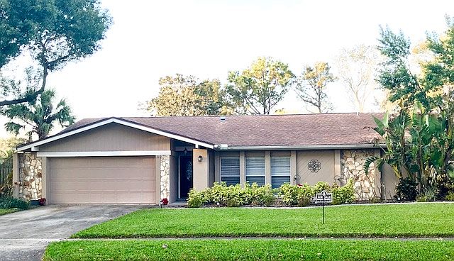 1st image of 455 Lakeview Dr