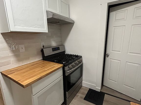 3rd image of 5703 Whittier Ave Unit 1