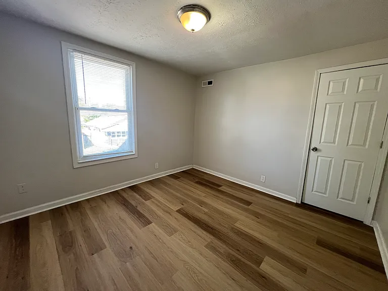 1347 N Gale St — Photo 16