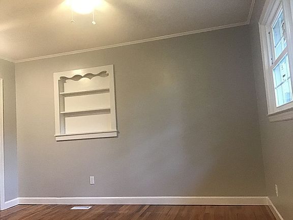 3rd image of 293 Ashland Dr
