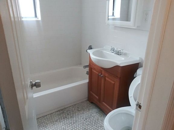 3rd image of 4112 39th Pl APT B3