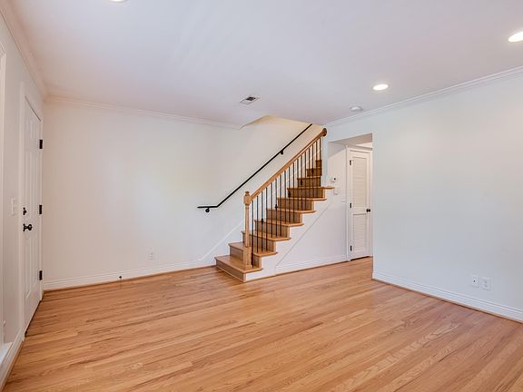 5th image of 4000 Oak St APT 21