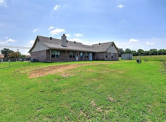 4th image of 515 Pearce Dr