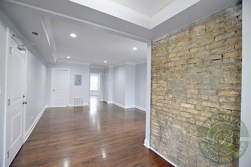 4th image of 7728 N Ashland Ave #D3