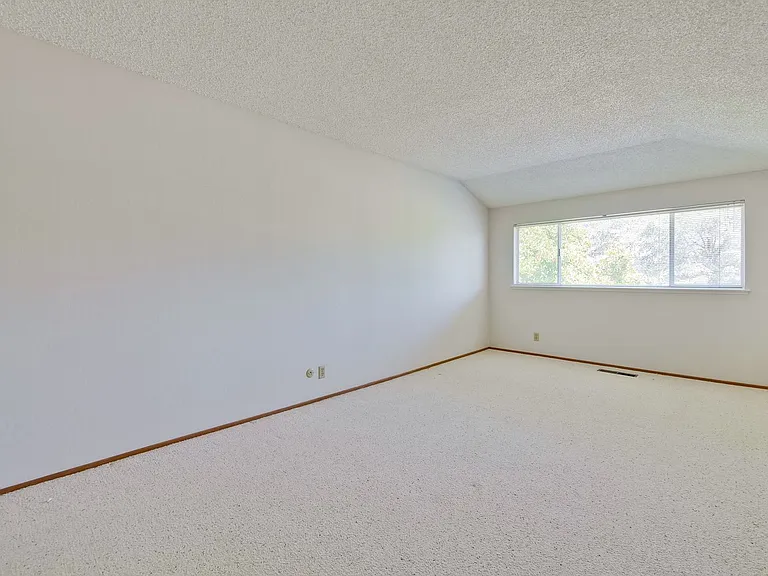 21940 Rucker Dr — Photo 45