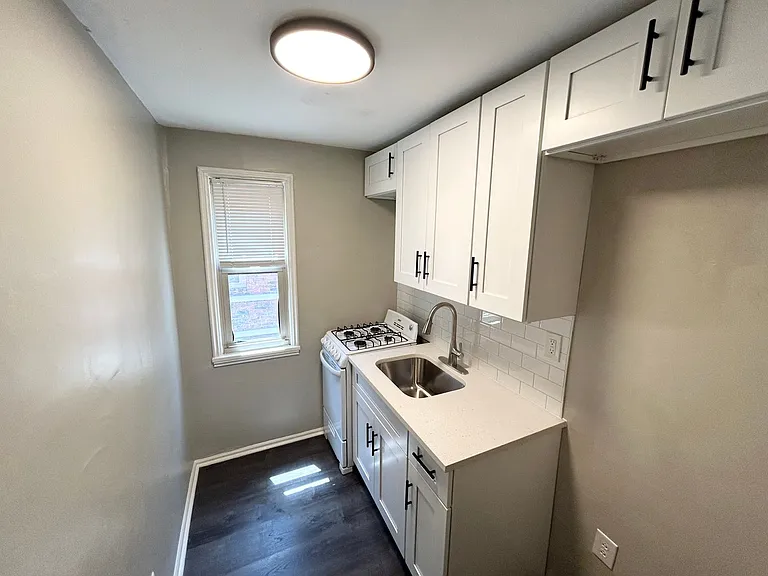 Charming 1, 2, and 3-Bedroom Townhomes in a Quiet Pittsburgh Neighborhood — Photo 41