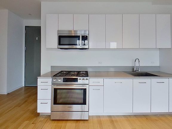 5th image of 22-22 Jackson Ave #502