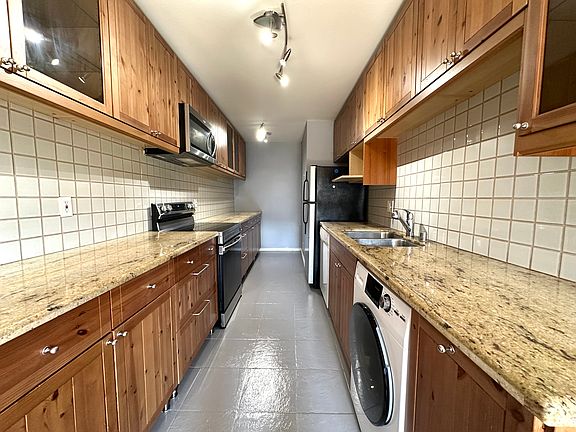 4th image of 700 Westmount Dr APT 202