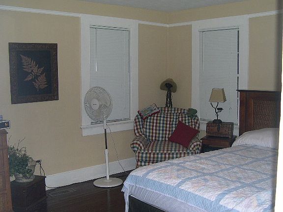 Apartment Bedroom w/ Furn