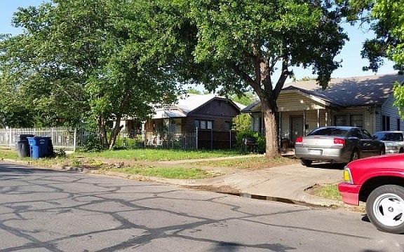 2nd image of 606 S Rosemont Ave