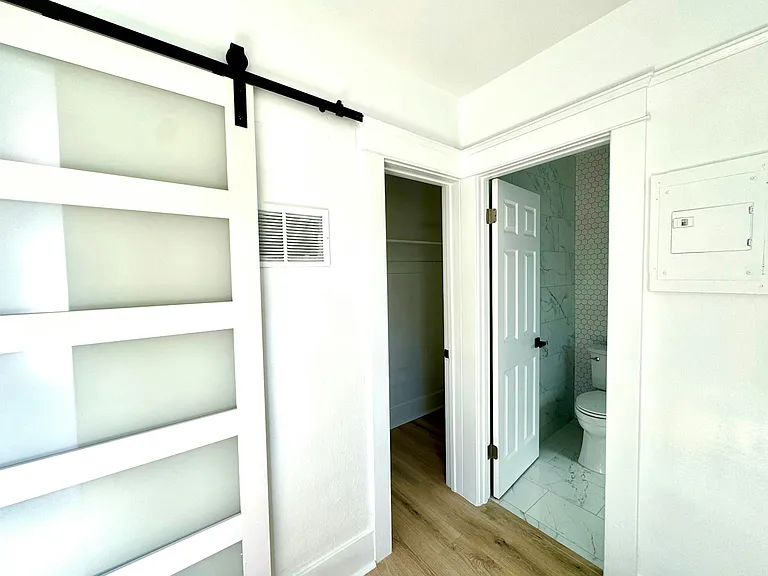279 Redondo Ave #B — Photo 11