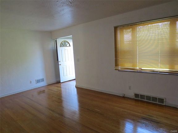 3rd image of 1427 Philadelphia Dr