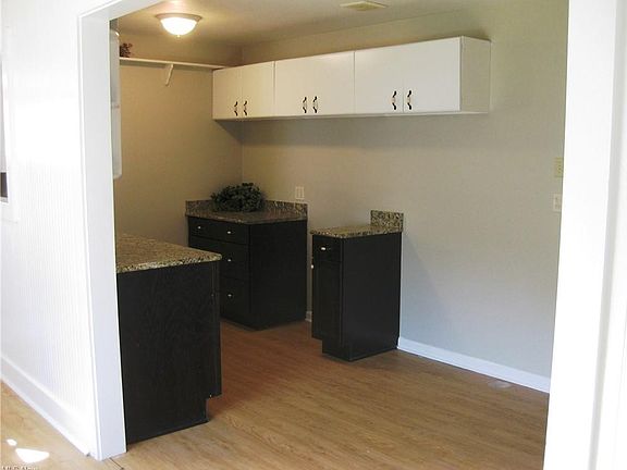 4th image of 11923 Summerland Ave