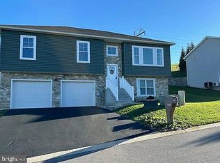 755 Golden Spring Dr, Waynesboro, PA 17268
