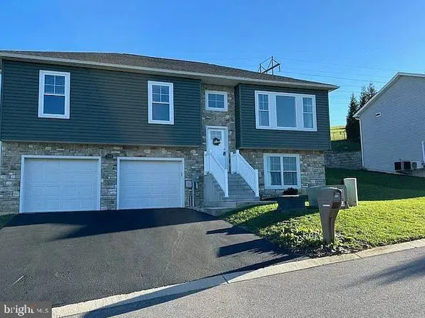 755 Golden Spring Dr, Waynesboro, PA 17268