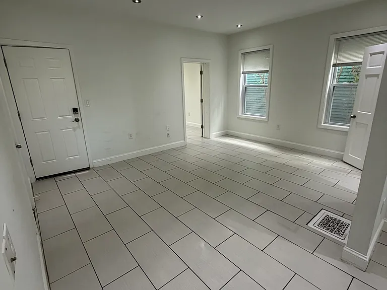 10 Ashford St #1 — Photo 6